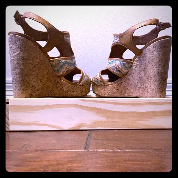 Lucky Brand Wedges - Picture 4 of 6